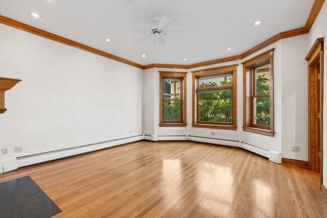Foto del edificio - 3631 N Sheffield Ave