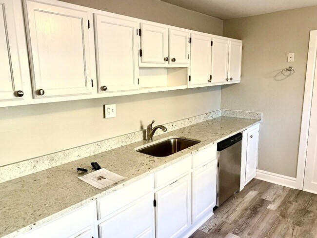 Foto del edificio - Spacious 4-Bedroom Home in Berkeley – Grea...