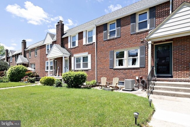 Building Photo - 17 Dowling Ave