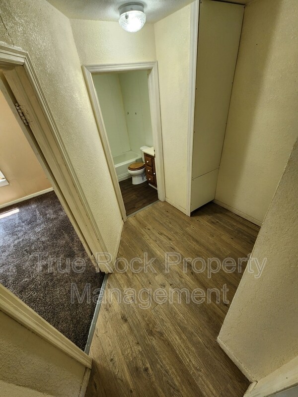 Foto del edificio - 331 E 13th St