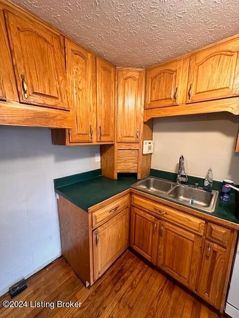 Foto del edificio - 8210 Laurel Grove Ct