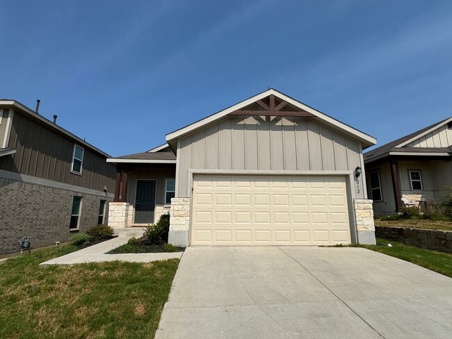 Building Photo - 541 Summer Pointe