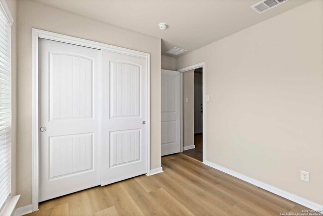 Foto del edificio - 117 Linden Ln