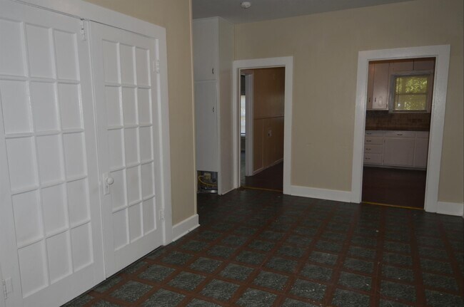 Building Photo - 2315 Reuter Ave