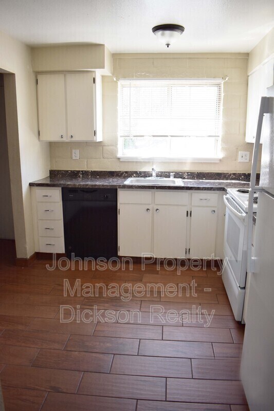 Foto del edificio - 1418 E 9th St