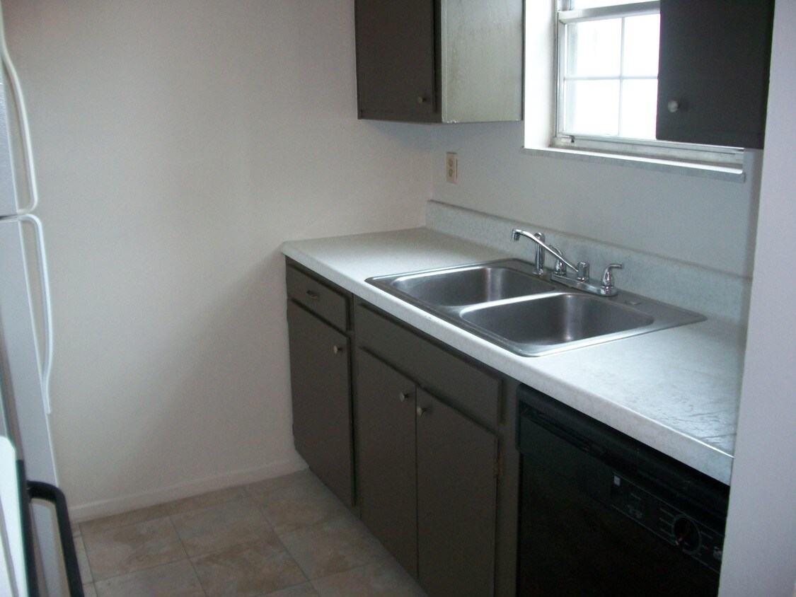 kitchen - 8045 Pippin Rd