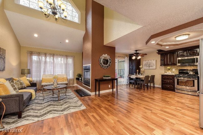 Building Photo - 3 br, 3 bath Townhome - 40 Blue Coral Ter