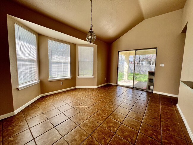 Building Photo - 108 N Mockingbird Cir