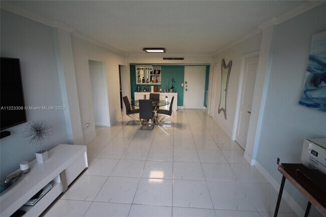 Foto del edificio - 6705 NW 169th St