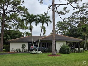 Building Photo - 435 Pine Villa Dr