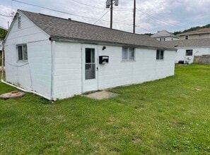 Building Photo - 411 W Main St