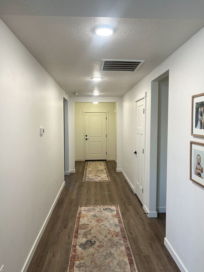 Foto del edificio - Gorgeous 3 bed 2 ba home with  just off Hubbard Rd and Rapid Creek Way in Kuna