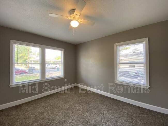 Building Photo - 2733 Kimball Ave