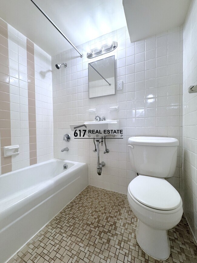 Foto del edificio - 176 N Beacon St