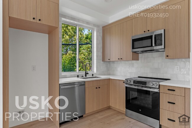Foto del edificio - "Chic Urban Living: Spacious 2-Bed, 2-Bath...