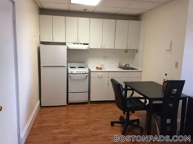 Building Photo - 62 Boylston St