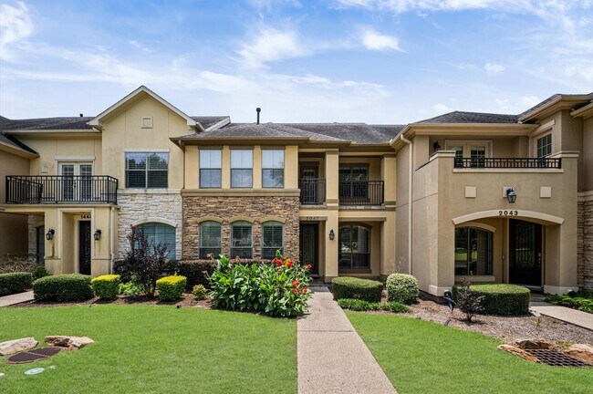 Foto del edificio - 2047 Palm Forest Ln
