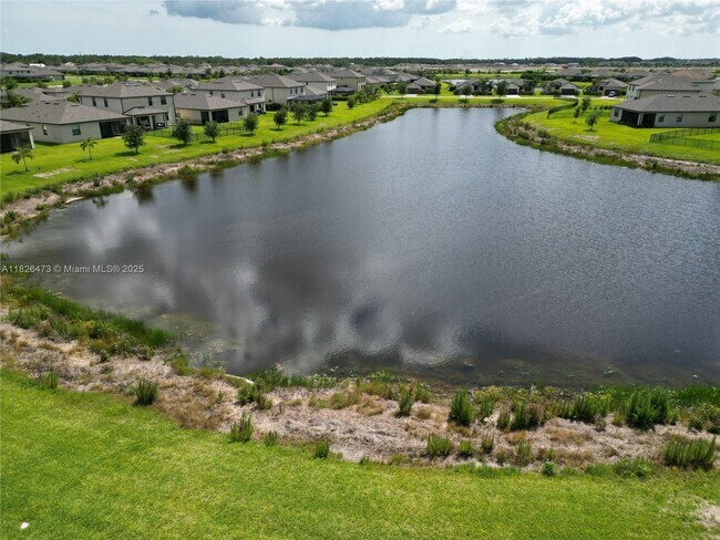 Foto del edificio - 14631 Monrovia Ln