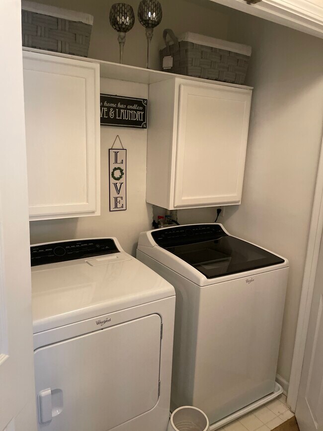 Lavadora y secadora - 1501 Long Paw Ln