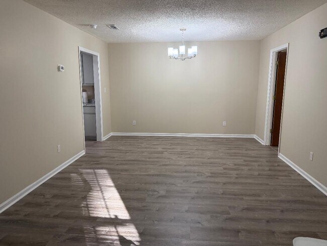 Foto del edificio - 1548 Hamilton Dr