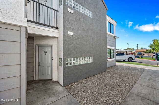 Foto del edificio - 3065 N 67th Ave
