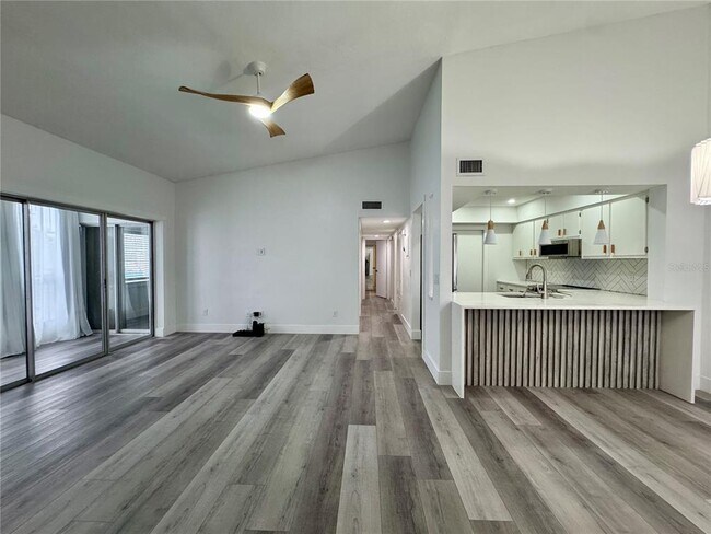 Foto del edificio - 2488 Citrus Club Ln