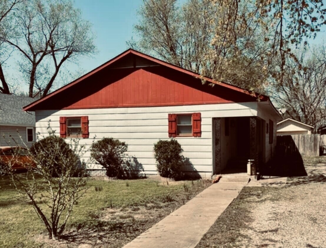 Primary Photo - 912 W 4th St