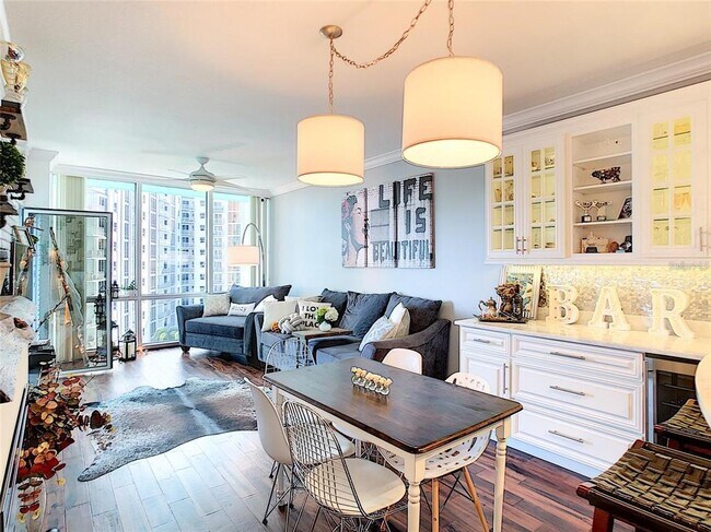 Foto del edificio - 322 E Central Blvd