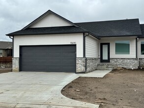 Building Photo - 1132 N Broadview Ln