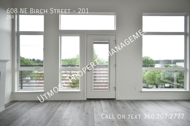 Building Photo - 608 NE Birch St