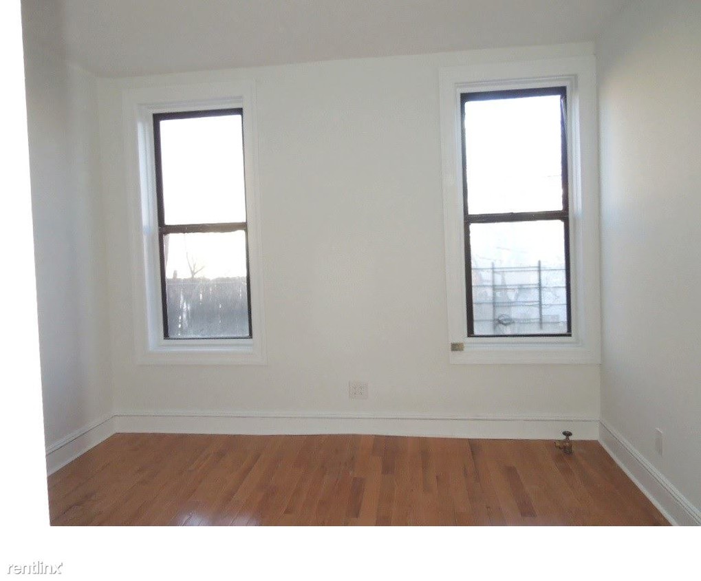 Building Photo - 160 Fenimore St