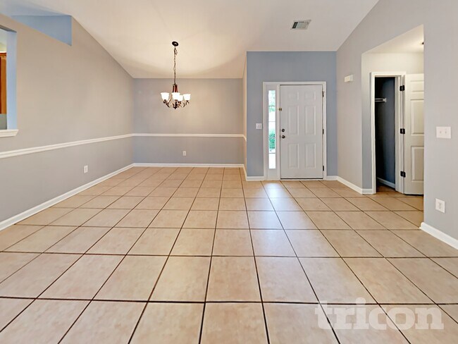 Building Photo - 923 Laurel Green Ln NE