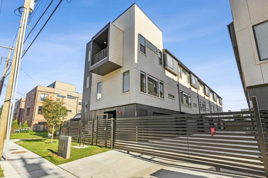 Photo - 2916 Hawthorne Ave