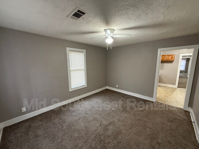 Foto del edificio - 3588 Bowen Ave