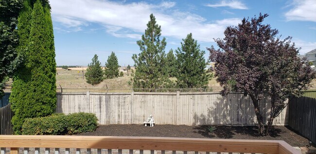 Foto del edificio - Charming Split-Level 3bed 2 bath Home in Medical Lake with Spacious Layout & Natural Light - Comi...