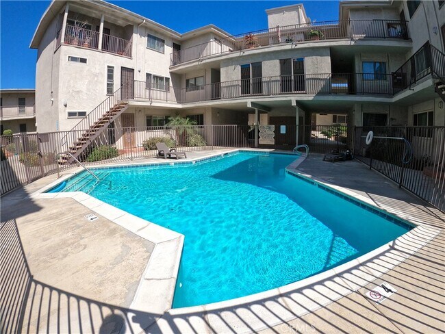 Foto del edificio - 8710 Belford Ave