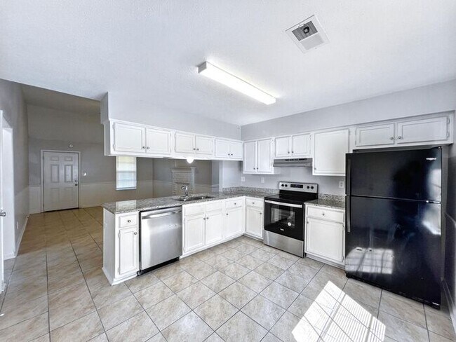 Foto del edificio - 5880 Waverly Dr