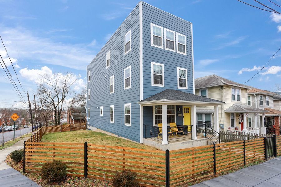 Dazzling Five Bedroom Rowhome in Deanwood!... House Rental in