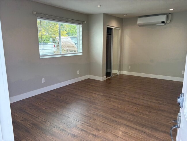 Foto del edificio - 911 E Aliso St