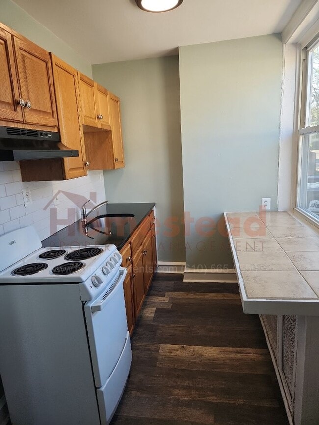 Building Photo - 74 Bartram Ave
