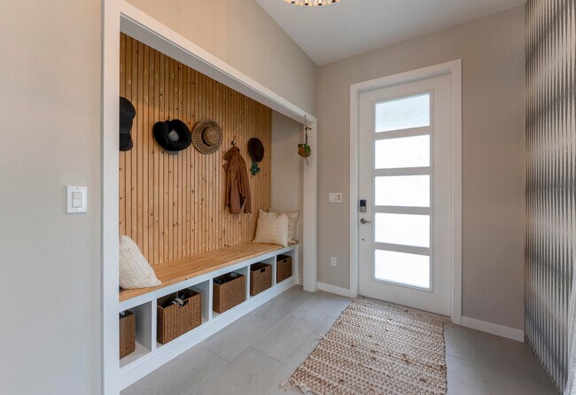 Foto del edificio - 8709 Corvus Dr