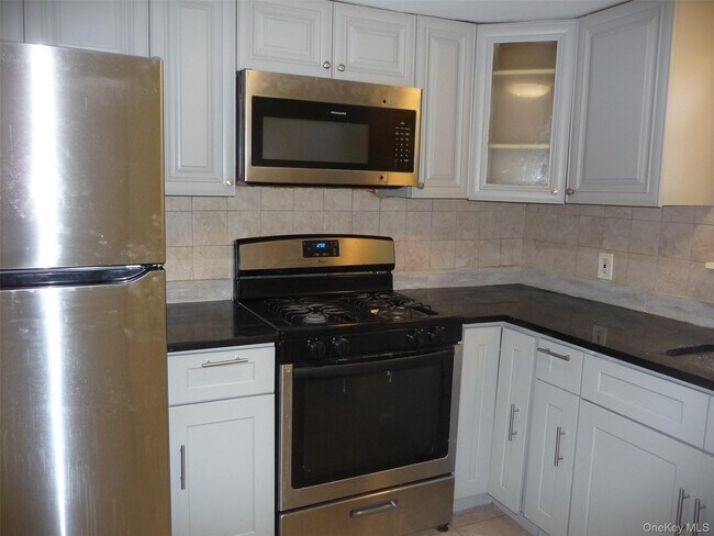 Foto del edificio - 67 Hulse Ave