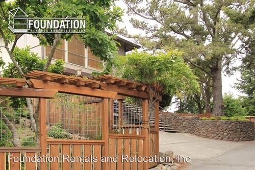 Foto del edificio - 128 Stanford Ave