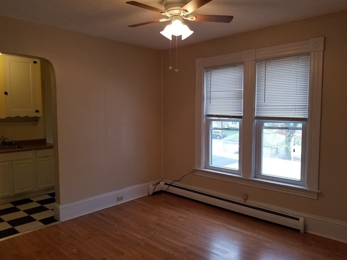 247 Jewett St Unit 3, Manchester, NH 03103 Room for Rent in