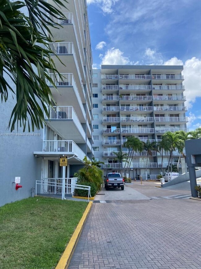 Foto del edificio - 1800 NW 24th Ave