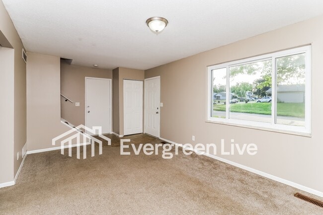 Building Photo - 1608 Carriage Dr