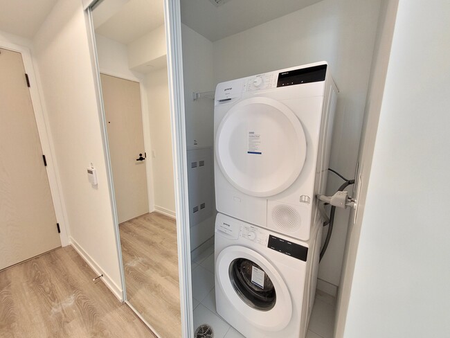 Washer/Dryer - 195 Commerce St