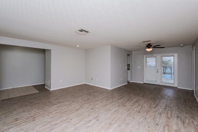 Foto del edificio - 2035 Pinehurst Dr