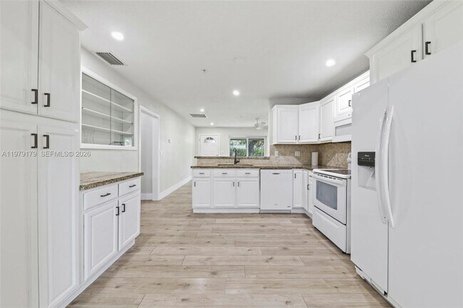 Foto del edificio - 4561 SW 25th Terrace