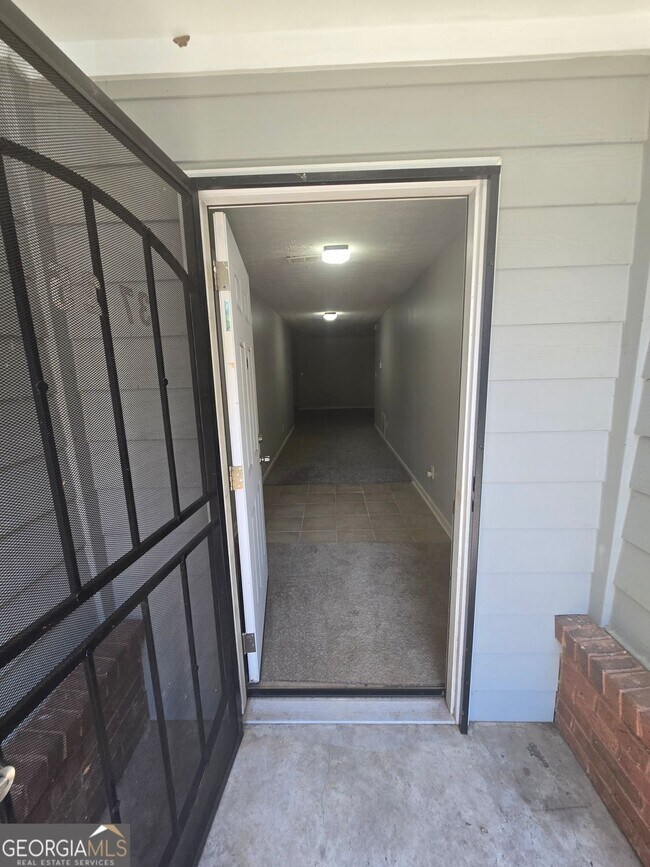 Building Photo - 3725 Collier Dr NW